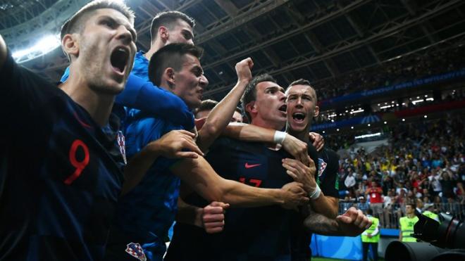 Croacia celebra el gol de Mandzukic en la prórroga (foto: Fifa.com).