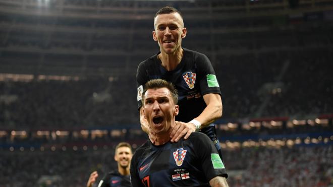 Mario Mandzukic festeja el segundo gol de Croacia.