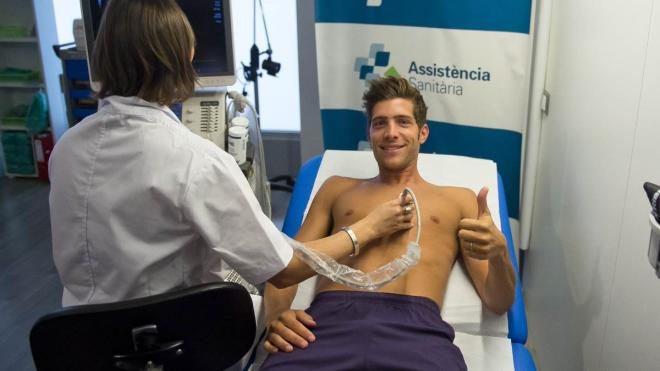 Sergi Roberto se somete al reconocimiento médico (Foto: FC Barcelona).
