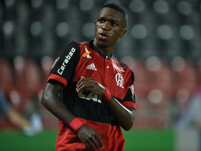 Vinicius, durante un encuentro con el Flamengo.
