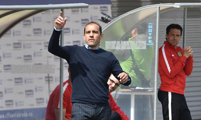 Eloy Jiménez dando instrucciones en un encuentro del Fuenlabrada