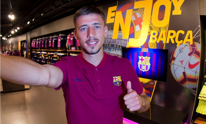 Lenglet posa como nuevo jugador del Barça.