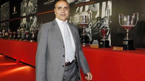 Tomás Reñones, en la sala de trofeos del Calderón.