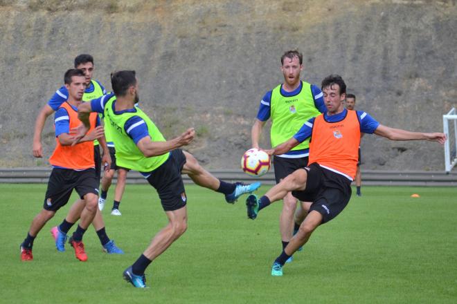 Los jugadores de la Real Sociedad entrenando en Zubieta. (Foto: Giovanni Batista)