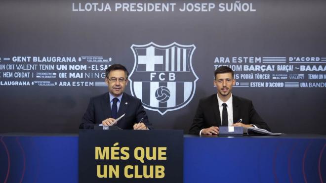 Lenglet y Bartomeu, en la presentación oficial del jugador (Foto: FC Barcelona).