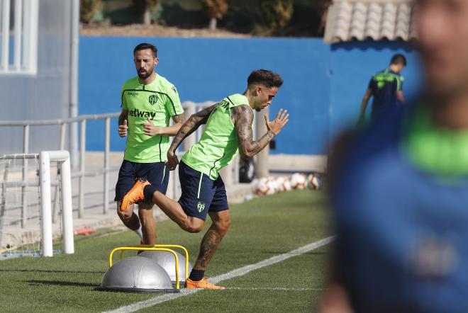 Roger en un entrenamiento del Levante UD (David González).