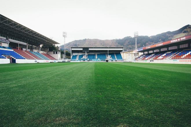 Césped del estadio de Ipurua (Foto: Eibar)