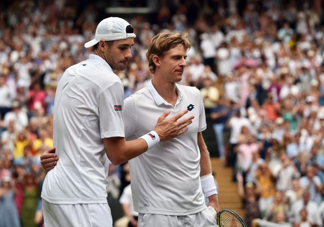 Isner (izquierda) y Anderson (derecha) tras su partido en Wimbledon 2018