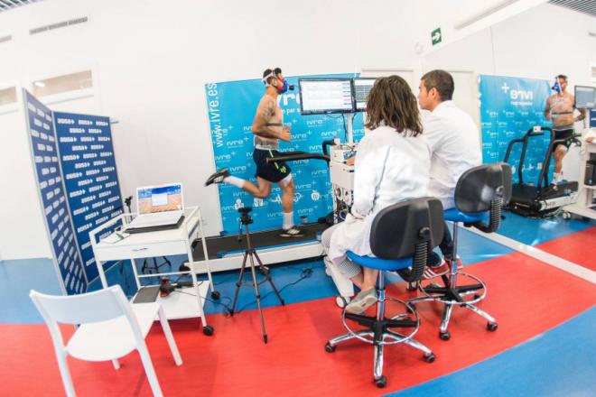 Los jugadores del Atlético Levante realizan las  pruebas médicas previas al inicio de la pretemporada. (Foto: Levante UD)