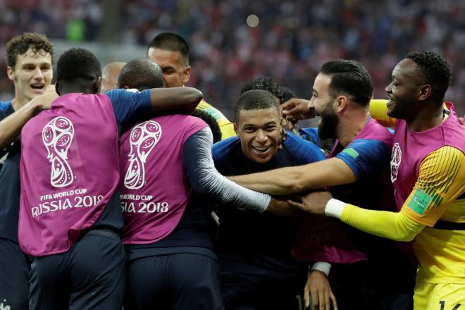 Los jugadores de la selección francesa celebran la victoria de Francia sobre Croacia en la final del Mundial de Rusia 2018.
