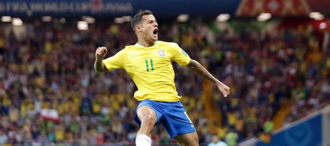 Philippe Coutinho celebra un gol con Brasil.