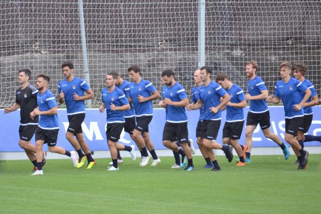 Los jugadores de la Real Sociedad corriendo durante un entrenamiento. (Foto: Giovanni Batista)