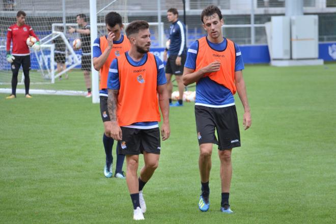 Héctor Hernández junto a Pardo en Zubieta. (Foto: Giovanni Batista)