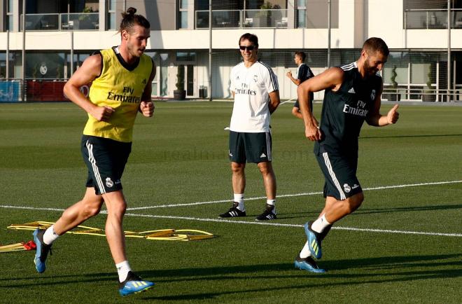 Bale, Benzema y Lopetegui, durante el entrenamiento.