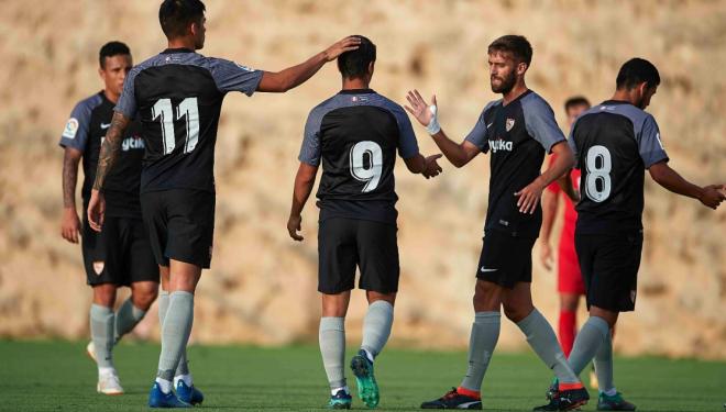 Ben Yedder y Pejiño celebran el gol contra el Murcia. (Foto: SFC)