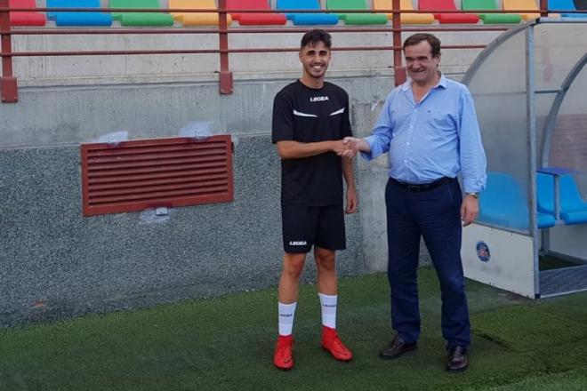 Xabi Garai, nuevo jugador del Gernika, en Urbieta (Foto: Gernika Club)