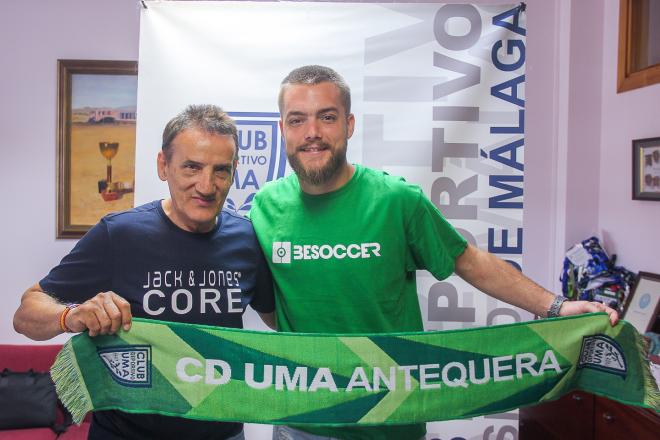 Víctor Arévalo, con su nuevo entrenador Moli.