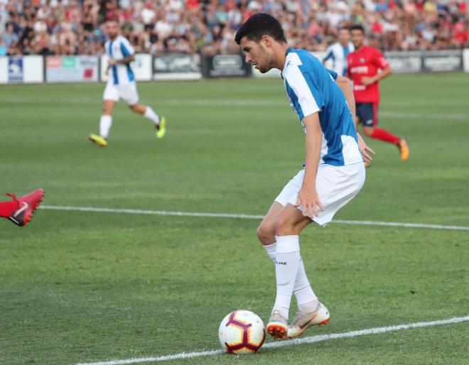 Aarón, durante el amistoso ante el Olot.