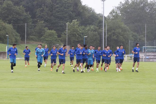 El Real Oviedo, en un entrenamiento esta pretemporada (Foto: Laura Caraduje).