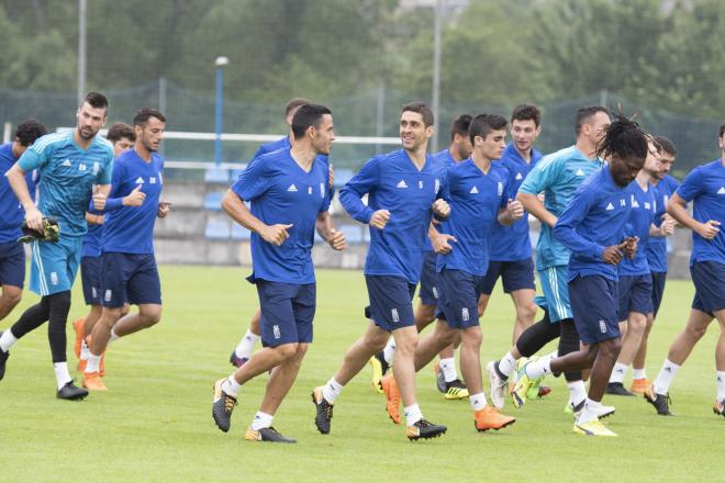 Los jugadores del Real Oviedo en un entrenamiento esta temporada (Foto: Laura Caraduje).