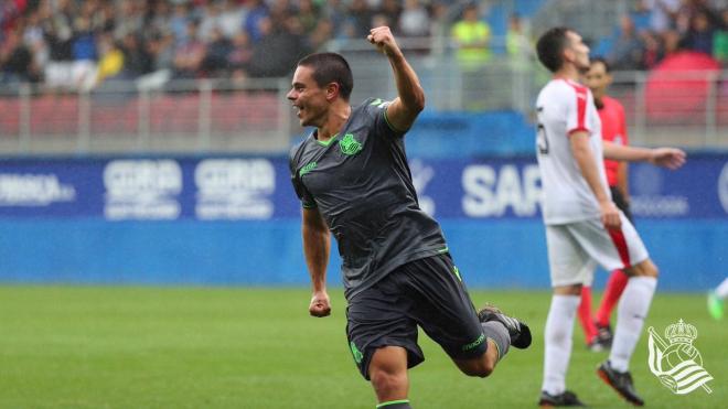Sangalli celebrando su gol. (Foto: Real Sociedad)