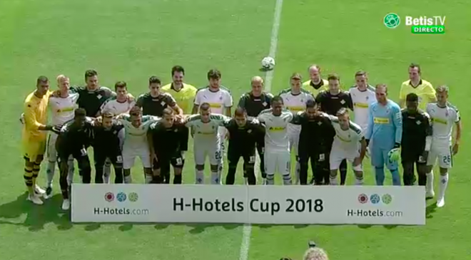 Los jugadores del Borussia Mönchengladbach y el Betis.