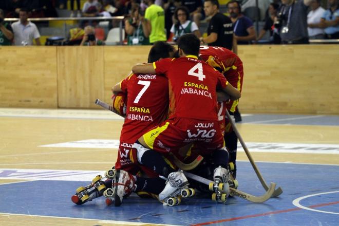 La selección española de hockey patines celebra su campeonato de Europa (Foto: @CSD).