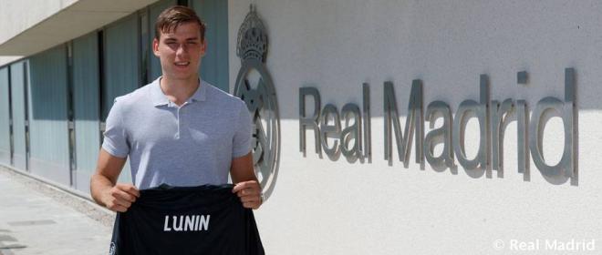Lunin, en su primer día como jugador del Real Madrid. (Foto: RMCF)