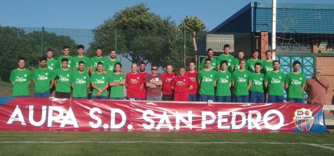 La plantilla de la S.D San Pedro en su regreso a la Tercera División