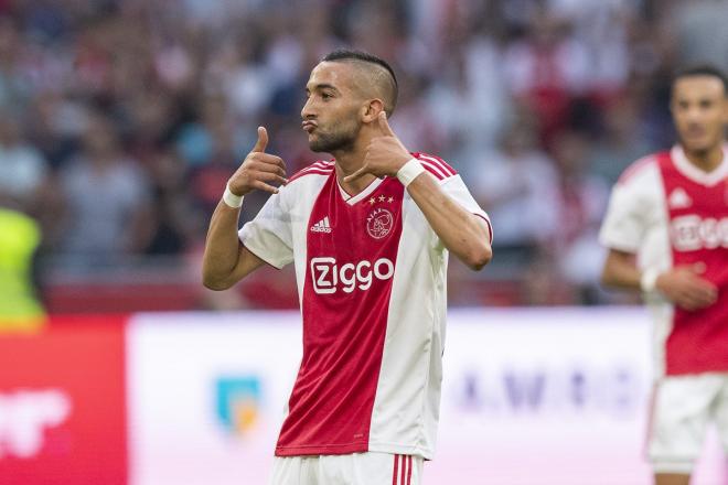 El delantero marroquí Hakim Ziyech celebra su gol con el Ajax al Sturm Graz en la previa de Champions League.