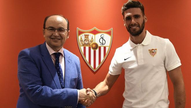 Sergi Gómez posa con José Castro tras su fichaje por el Sevilla (Foto: @gomez_sergi).