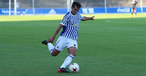 Zubimendi golpeando un balón (Foto: Real Sociedad).