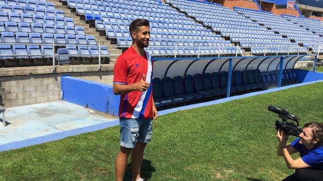 Borja Díaz en su presentación como futbolista del Recreativo. Foto: ED