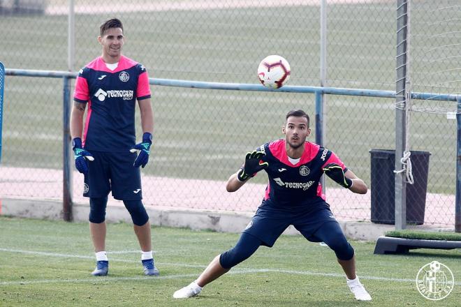 Manojlovic, en un entrenamiento del Getafe.