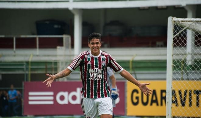 Pedro Guilherme celebra un gol con Fluminense.