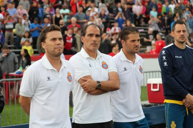 Rubi y sus ayudantes, durante el partido.