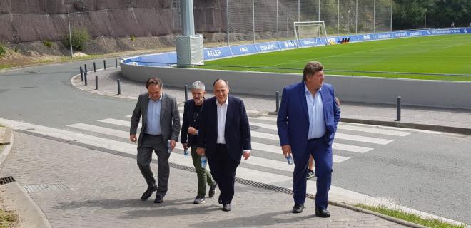 Javier Tebas, junto a Jokin Aperribay, Mikel Ubarrechena y Roberto Olabe en Zubieta.