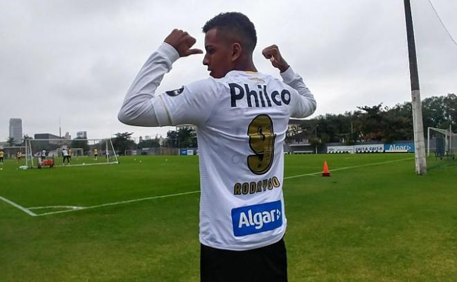 Rodrigo luce el '9' en el Santos.