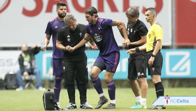 Okay Yokuslu cae lesionado en el duelo amistoso entre el Braga y el Celta (Foto: RCCV).