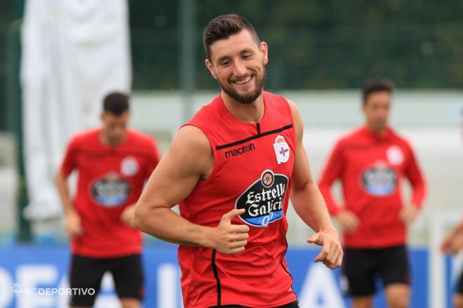 Borja Valle, sonriente durante un entrenamiento del Dépor (Foto. RCD).