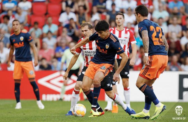 Carlos Soler marca el primer gol. (Foto: Valencia CF)