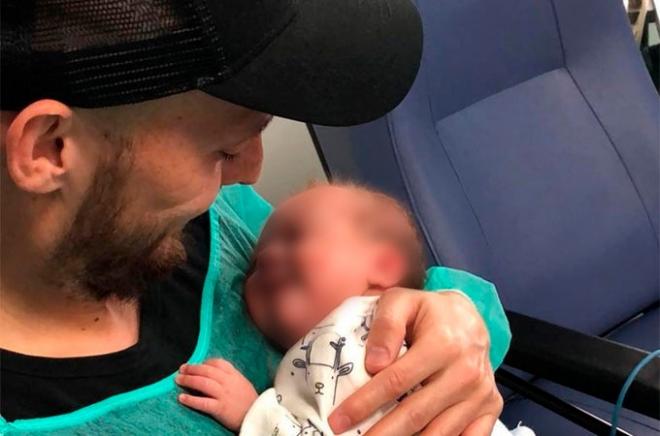 David Silva, en una fotografía junto a su hijo (Foto: Instagram).