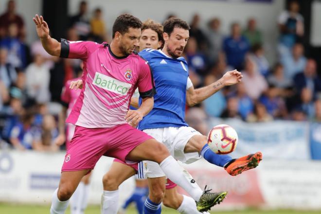 Toché en una acción del partido ante la Gimnástica (Foto: RealOviedo).