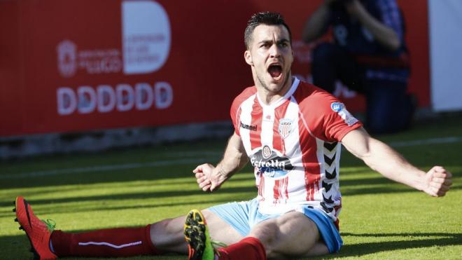 Joselu celebra un gol con la camiseta del Lugo.