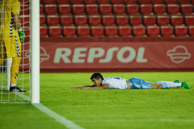 Jesús Alfaro se lamenta tras fallar una ocasión en el partido de pretemporada frente al Nàstic (Foto: Daniel Marzo).