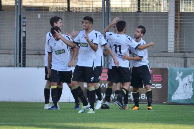 Los jugadores del Real Unión celebrando un gol. (Foto: Giovanni Batista).