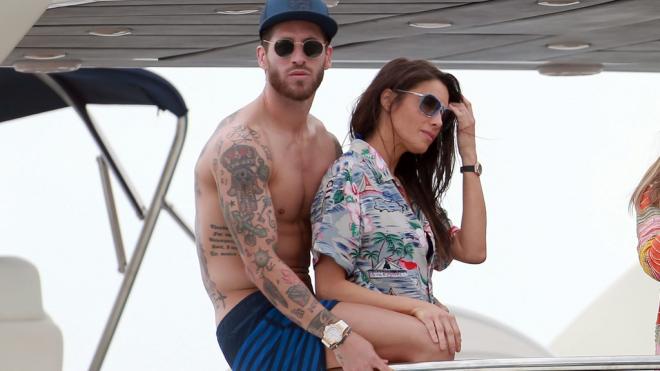 Sergio Ramos junto a su pareja durante las vacaciones.