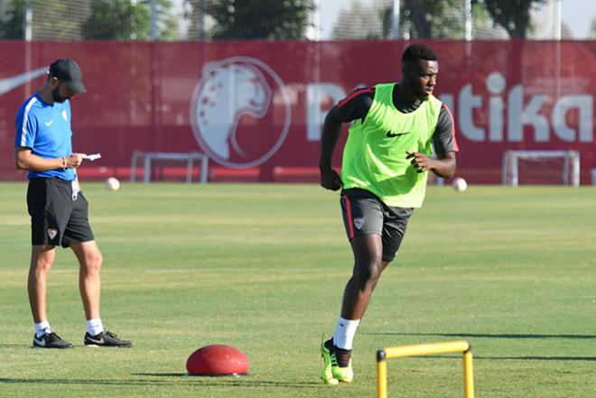 Gnagnon, en un entrenamiento del Sevilla (Foto: Kiko Hurtado).