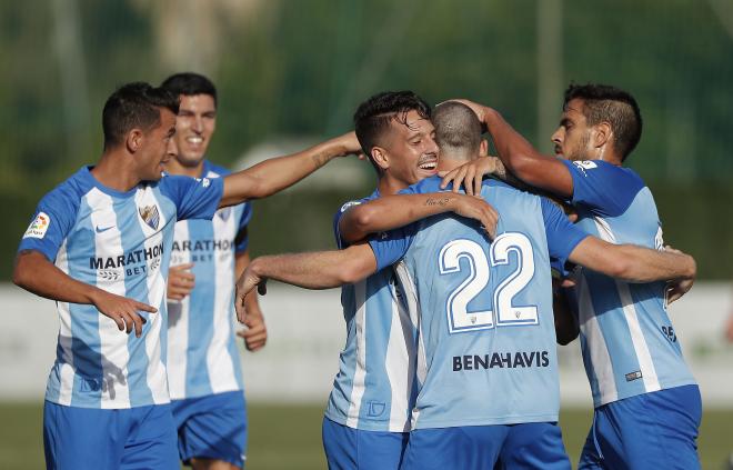 Harper e Iván se abrazan en la celebración del 1-0 (Foto:www.malagacf.com).