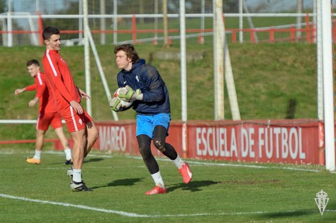 Mateusz durante un entrenamiento con el filial (Foto: RSG).